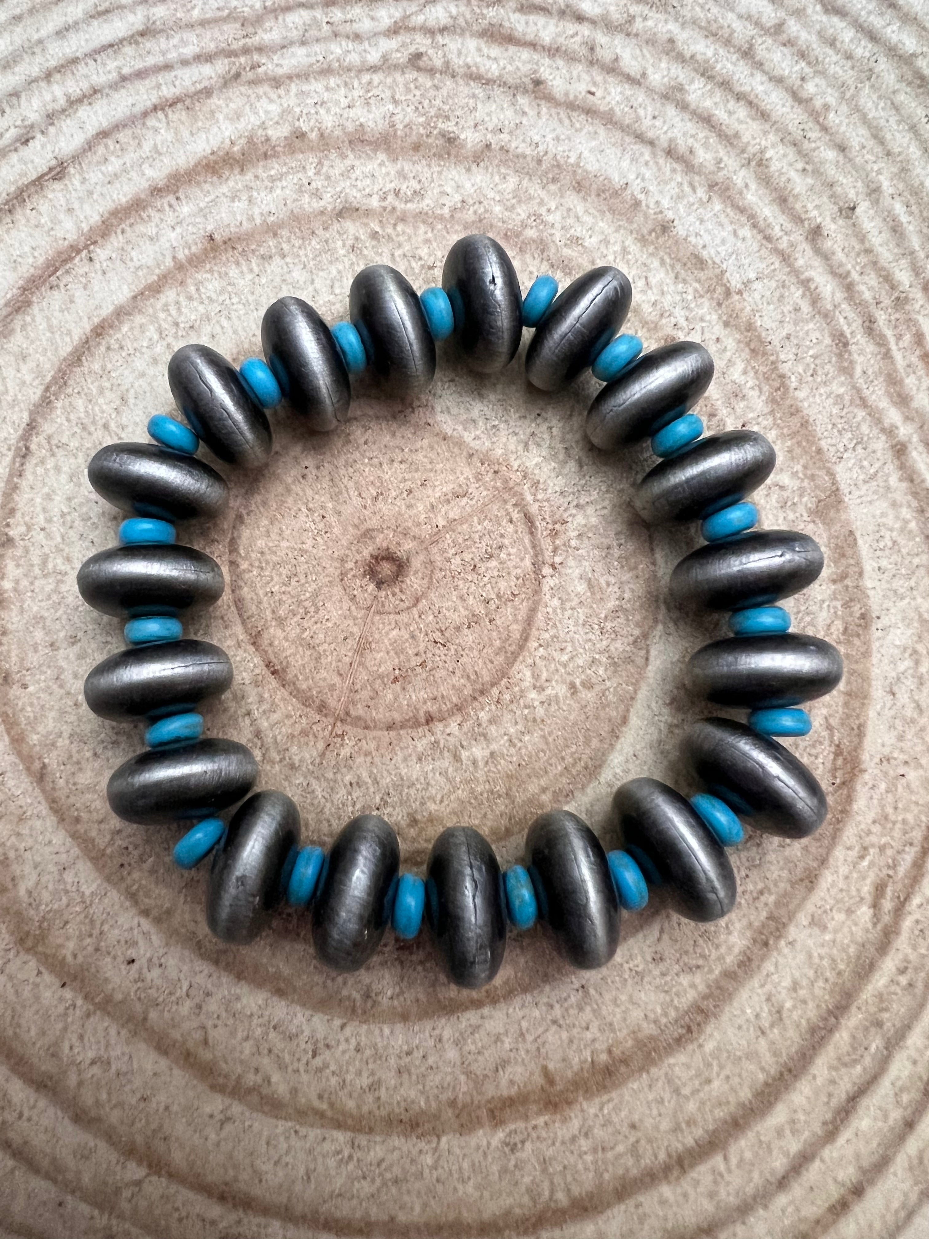 Western Faux Saucer Pearl Stretch Bracelet — with Faux Turquoise Accents (6.5")