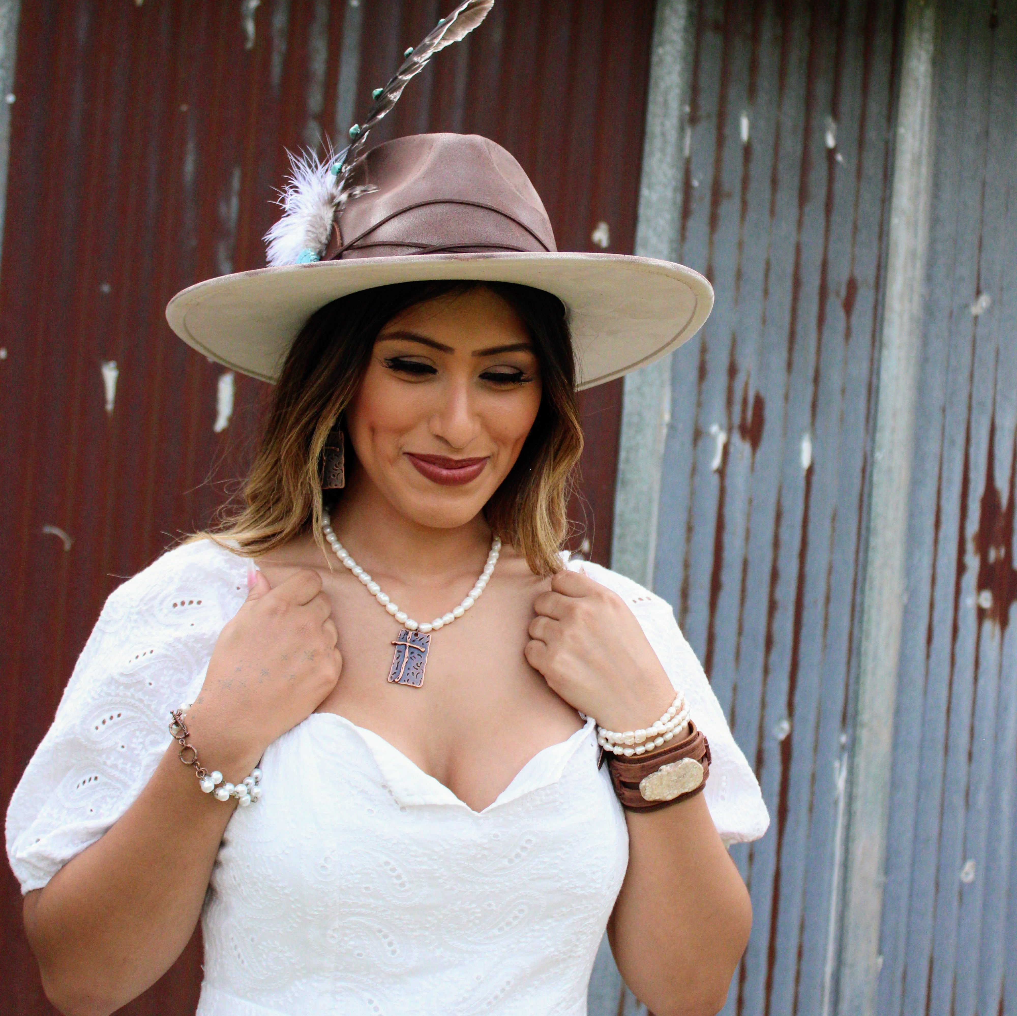 Freshwater Pearl Collar Necklace w/ Copper Cross Pendant 259z